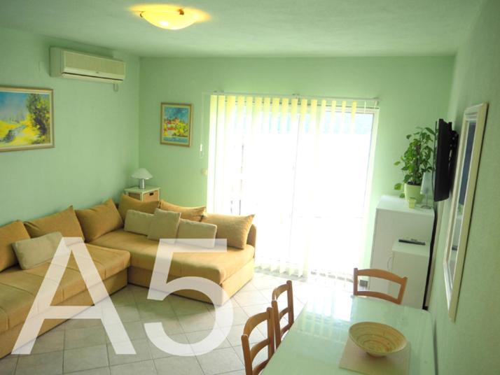 Apartmani Roko 네움 외부 사진